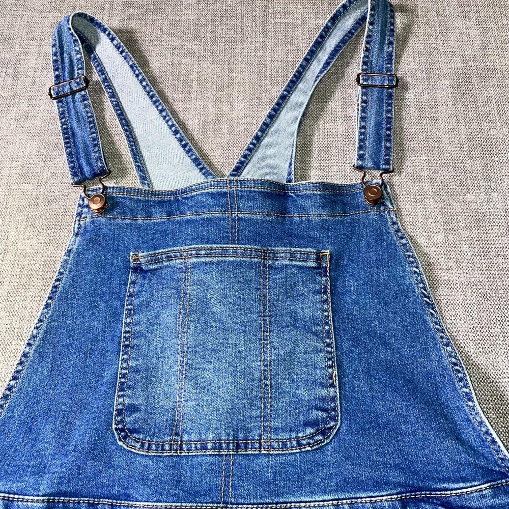 No Boundaries Overall Shorts Womens 2XL Blue Denim high Rise Frayed Hem V Neck - Picture 5 of 14